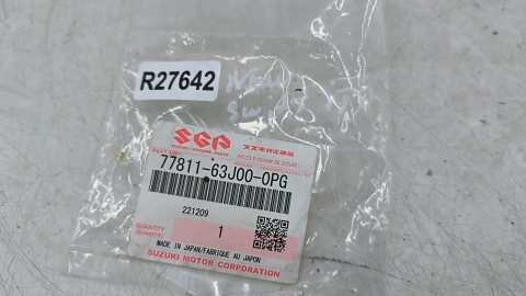 Znaczek Suzuki SX4 Swift IV Splash Vitara 04r.- 80x80mm. NOWY znaczek emblemat na klapę bagażnika ORYGNALNY 77811-63j00-0pg