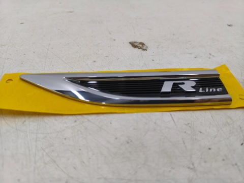 Znaczek Vw T-Roc I 17-25r. 40x160mm. NOWY napis R-LINE na lewy błotnik znaczek emblemat CHROM ORYGNALNY 2ga853688b