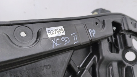 Podnośnik szyb Volvo XC90 II 14r.- prawa przednia obudowa panel stelaż linki podnoszenia bez silniczka 31349763