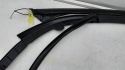 Uszczelka BMW 5 G30 G31 F90 17-24r. lewa przednia guma ramki szyby drzwi kierowcy listwa Shadow Line zewnętrzna 7336963