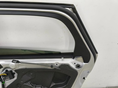 Drzwi Ford Focus Mk3 III 10-19r. Kombi prawe tylne prawy tył 0F