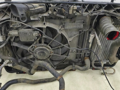 Pas przedni Ford Focus Mk3 10-19r. 1.5 TDCI Diesel kompletny z chłodnicą wody belka wzmocnienie osłona wentylatory