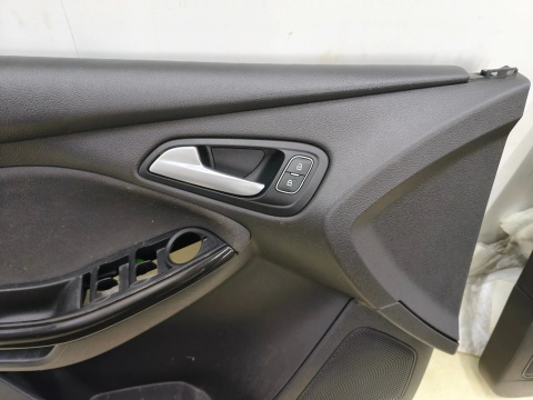 Tapicerka Ford Focus Mk3 10-19r. boczki drzwi KOMPLET prawy lewy tył przód boczek bm51a27406 bm51a27407 bm51a23942 f1eba23943