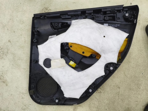 Tapicerka Ford Focus Mk3 10-19r. boczki drzwi KOMPLET prawy lewy tył przód boczek bm51a27406 bm51a27407 bm51a23942 f1eba23943