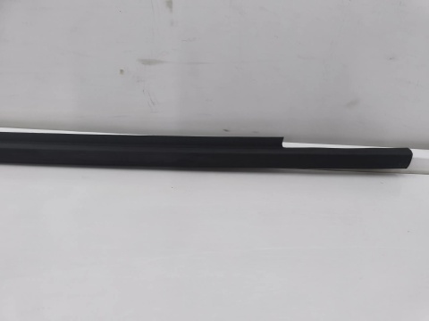 Listwa Toyota Yaris 3 III 11-20r. NOWA lewa przednia uszczelka drzwi zewnętrzna szyby zgarniająca lewy przód 68210-0D150