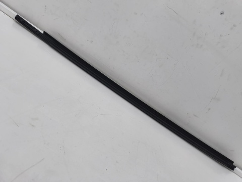 Listwa Toyota Yaris 3 III 11-20r. NOWA lewa przednia uszczelka drzwi zewnętrzna szyby zgarniająca lewy przód 68210-0D150