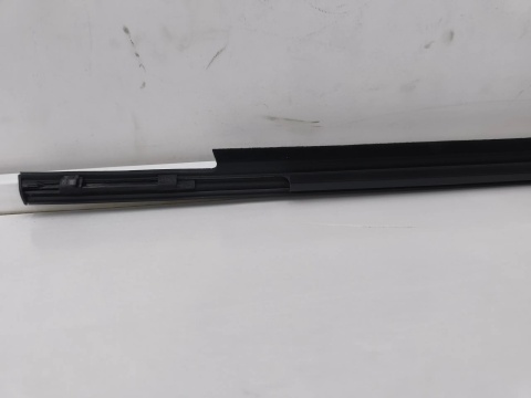 Listwa Toyota Yaris 3 III 11-20r. NOWA lewa przednia uszczelka drzwi zewnętrzna szyby zgarniająca lewy przód 68210-0D150