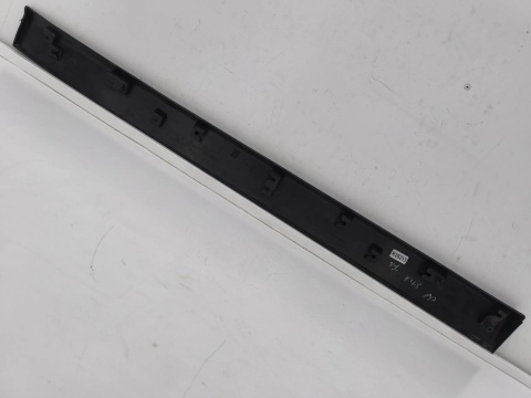 Listwa BMW X1 F48 15-22r. prawa przednia dolna nakładka drzwi bocznych prawy przód 7352092