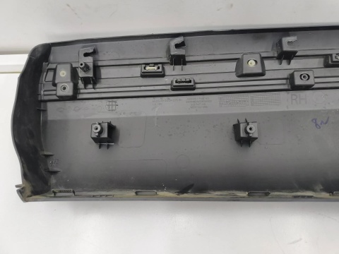 Listwa Renault Arkana 20-26r. nakładka dolna drzwi prawych przednich 828764986r