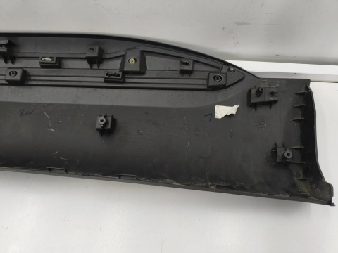 Listwa Renault Arkana 20-26r. nakładka dolna drzwi prawych przednich 828764986r