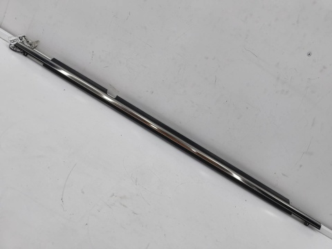 Listwa drzwi Mazda 6 III GJ 12-24r. kombi prawa tylna uszczelka szyby drzwi zgarniająca zewnętrzna CHROM