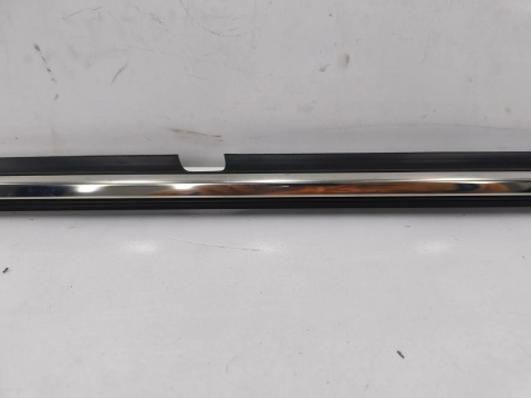 Listwa drzwi Mazda 6 III GJ 12-24r. kombi prawa tylna uszczelka szyby drzwi zgarniająca zewnętrzna CHROM