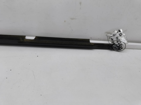 Listwa drzwi Mazda 6 III GJ 12-24r. kombi prawa tylna uszczelka szyby drzwi zgarniająca zewnętrzna CHROM