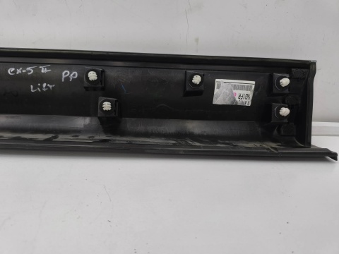 Listwa drzwi Mazda CX-5 II KP LIFT 21-25r. prawa przednia dolna nakładka drzwi prawy przód kpg1-51ra1