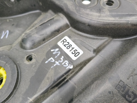 Podnośnik szyb Mazda 3 BP 13-18r. HB prawa tylna obudowa panel stelaż linki podnoszenia silniczek bjs77297x