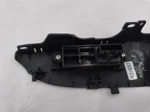 Przełącznik Mazda 2 DE 07-14r. prawy przód panel sterowania podnoszenia szyb EU df71-684l1