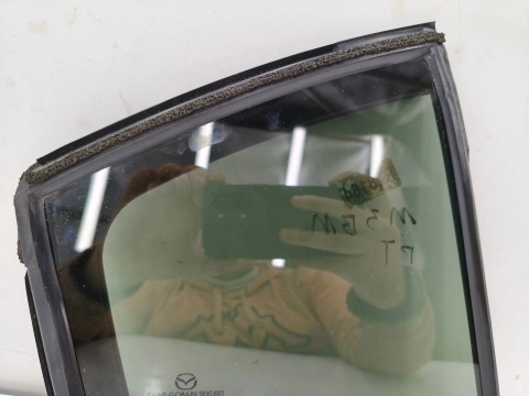 Szyba boczna Mazda 3 BM 13-18r. HB prawy tylny trójkąt karoseryjna przyciemniana bjs772651