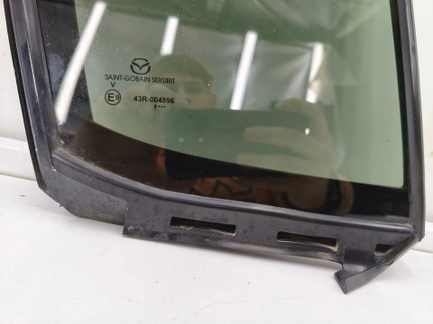 Szyba boczna Mazda 3 BM 13-18r. HB prawy tylny trójkąt karoseryjna przyciemniana bjs772651
