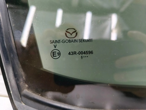 Szyba boczna Mazda 3 BM 13-18r. HB prawy tylny trójkąt karoseryjna przyciemniana bjs772651