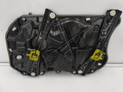 Podnośnik szyb BMW 5 G30 G31 17-24r. lewa przednia obudowa panel stelaż linki podnoszenia bez silniczka 7360423