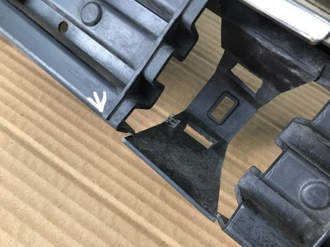 Atrapa Ford Kuga II MK2 lift 16-19 grill kratka chłodnicy Gv44-8200-BCW