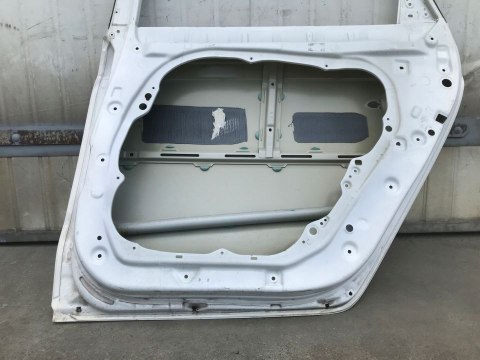 Drzwi Kia Carens IV 4 13-19r prawy tył prawe tylne