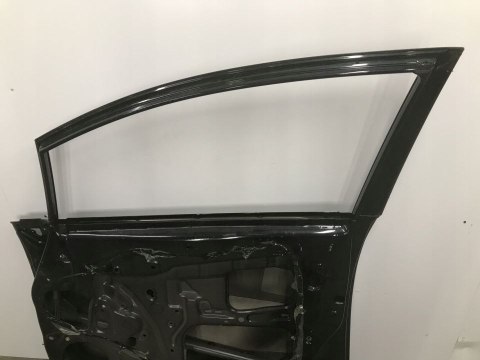 DRZWI TOYOTA VERSO 09-18r PRAWY PRZÓD PRAWE PRZEDNIE