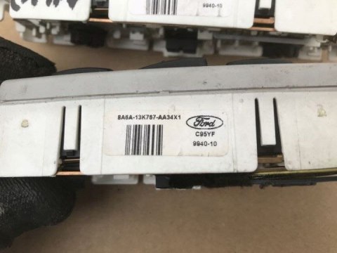 Lampka oświetlenia kabiny Ford C-Max I MK1 03-10r wnętrza podsufitki sufitowa 8A6A-13K767-AA34X1