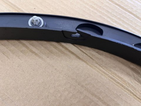 Listwa BMW x3 go1 x4 go2 17- nakładka prawego przedniego błotnika plastik 7400672za
