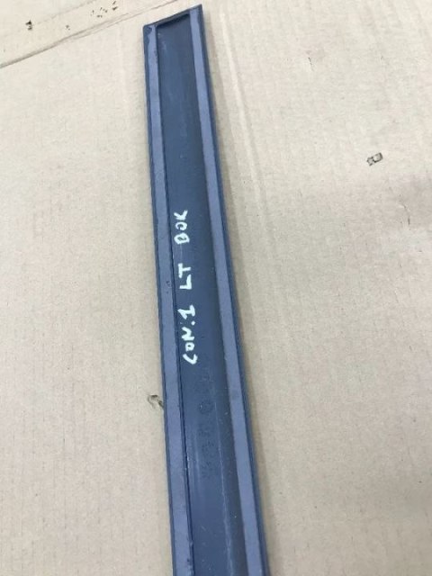 Listwa Ford Transit Connect I MK1 boczna błotnika tylnego 02-13r 3T16V29077B