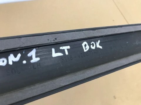 Listwa Ford Transit Connect I MK1 boczna błotnika tylnego 02-13r 3T16V29077B