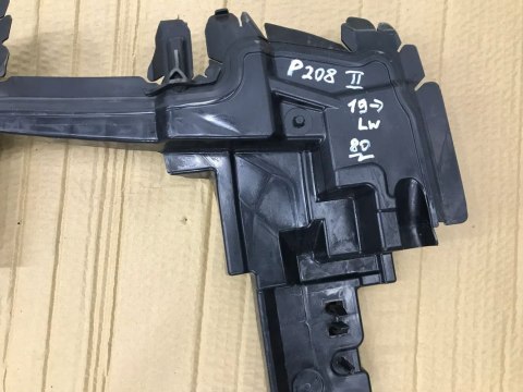 Osłona chłodnicy Peugeot 208 II 2 19- PRAWA przednia kierownica powietrza 9823291380