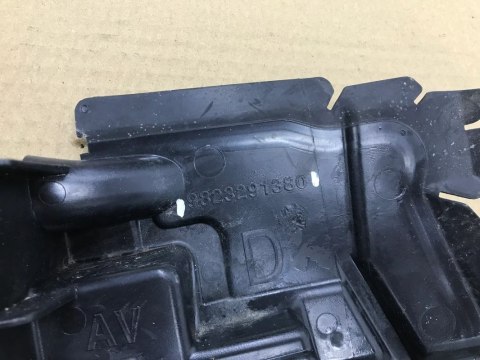Osłona chłodnicy Peugeot 208 II 2 19- PRAWA przednia kierownica powietrza 9823291380
