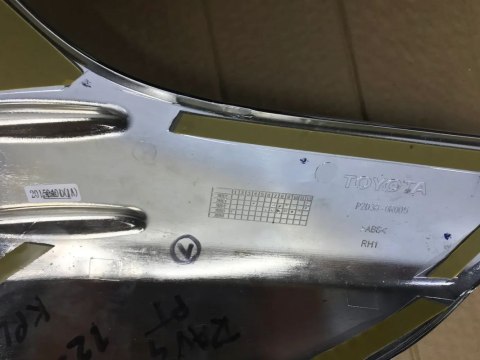 Plastik Toyota rav 4 12-15 osłona nakładka chrom lampy tylnej prawy tył KOMPLET pzd38-0r005