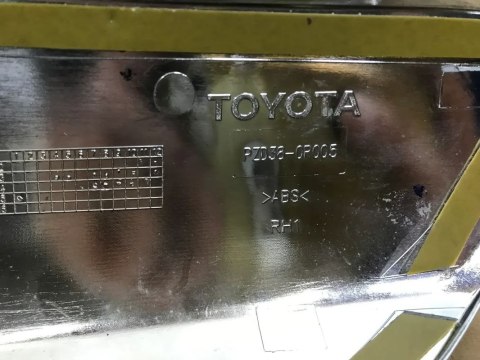 Plastik Toyota rav 4 12-15 osłona nakładka chrom lampy tylnej prawy tył KOMPLET pzd38-0r005
