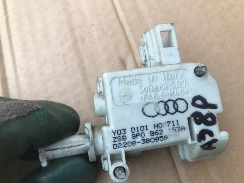 Siłownik klapki paliwa AUDI A3 8P silniczek wlewu 8P0862153A