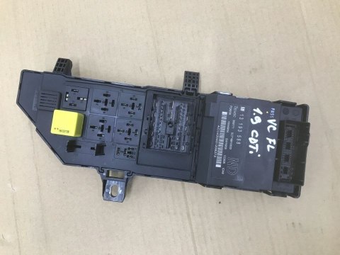 Skrzynka bezpieczników Opel Vectra C Signum moduł sterownik BSI komfortu 13193588 13223679