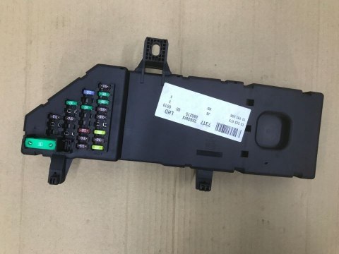 Skrzynka bezpieczników Opel Vectra C Signum moduł sterownik BSI komfortu 13193588 13223679