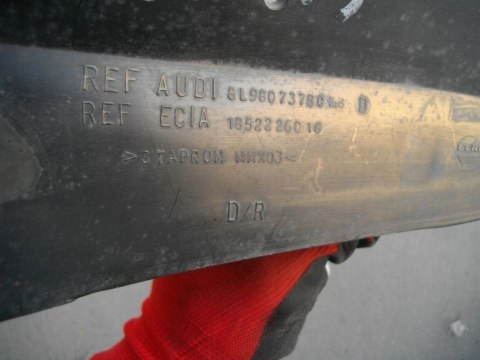 Ślizg Audi A3 8L 96-03r. mocowanie wspornik uchwyt zderzaka prawe tylne 8L9807378C