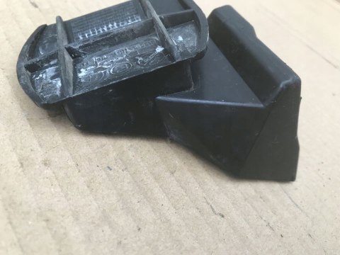 Ślizg Bmw 3 E46 sedan kombi coupe mocowanie wspornik uchwyt zderzaka lewe tylne 8195321