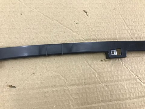 Ślizg Fiat panda III 3 11- górne mocowanie zderzaka przedniego 735625226