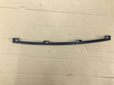 Ślizg Fiat panda III 3 11- górne mocowanie zderzaka przedniego 735625226