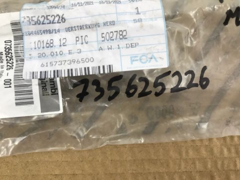 Ślizg Fiat panda III 3 11- górne mocowanie zderzaka przedniego 735625226