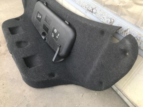 Tapicerka BMW E60 boczek osłona poszycie klapy bagażnika sedan