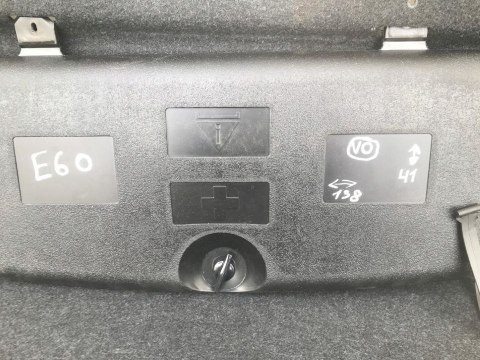 Tapicerka BMW E60 boczek osłona poszycie klapy bagażnika sedan