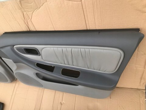 Tapicerka Nissan Altima L30 98-01r boczki drzwi komplet