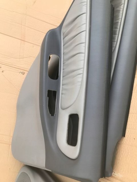 Tapicerka Nissan Altima L30 98-01r boczki drzwi komplet