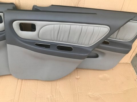 Tapicerka Nissan Altima L30 98-01r boczki drzwi komplet