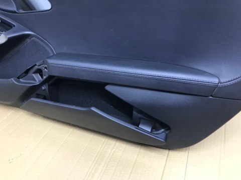 Tapicerka Porsche 911 model 991 prawa prawy boczek drzwi 991555204