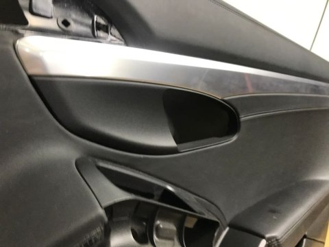 Tapicerka Porsche 911 model 991 prawa prawy boczek drzwi 991555204